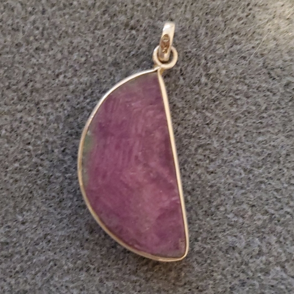 Ruby zoisite pendant. - Picture 2 of 6